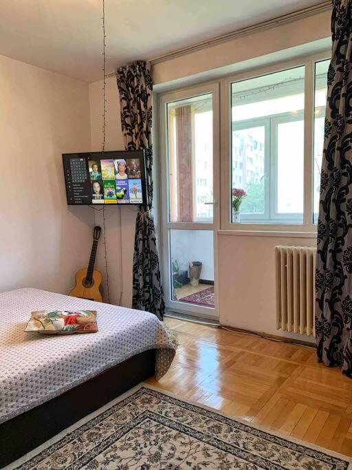 Central Apartment Muncii Area Netflix Bucharest Exterior photo