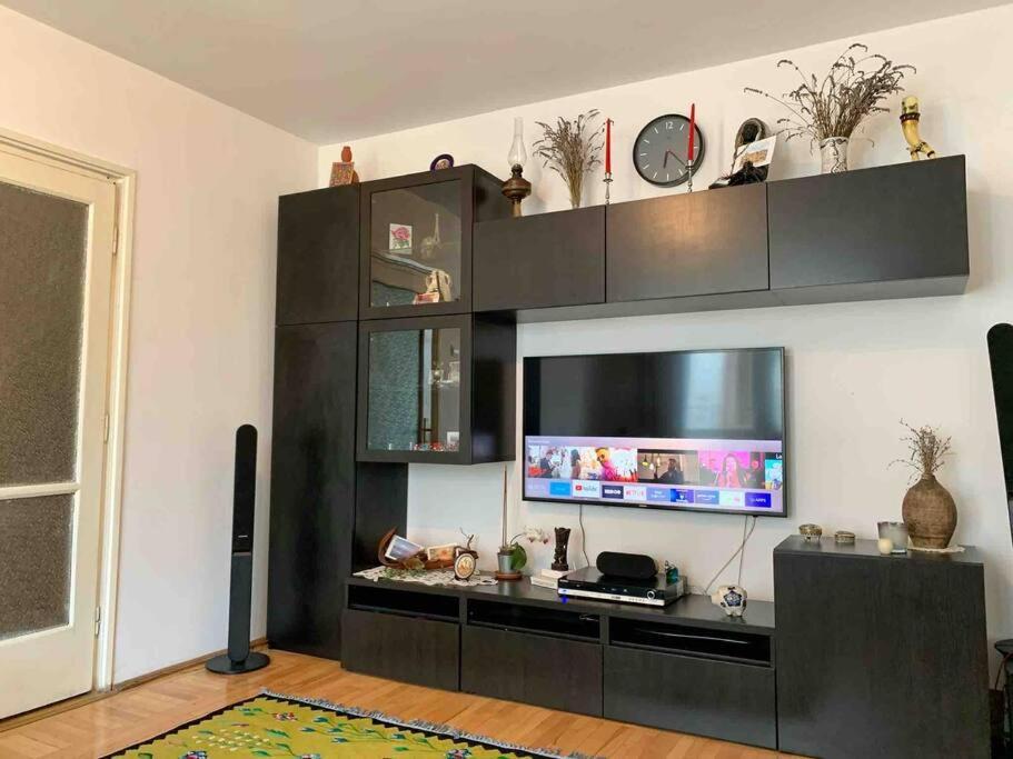 Central Apartment Muncii Area Netflix Bucharest Exterior photo